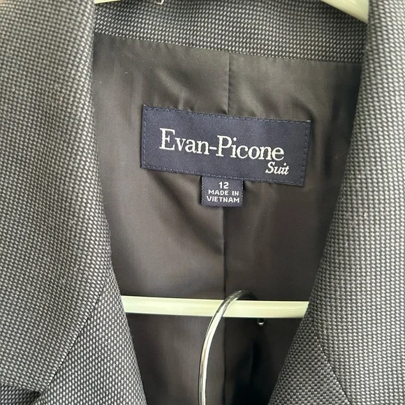 2 piece suit - Picture 8 of 10